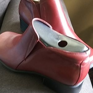 Burgundy leather booties💥